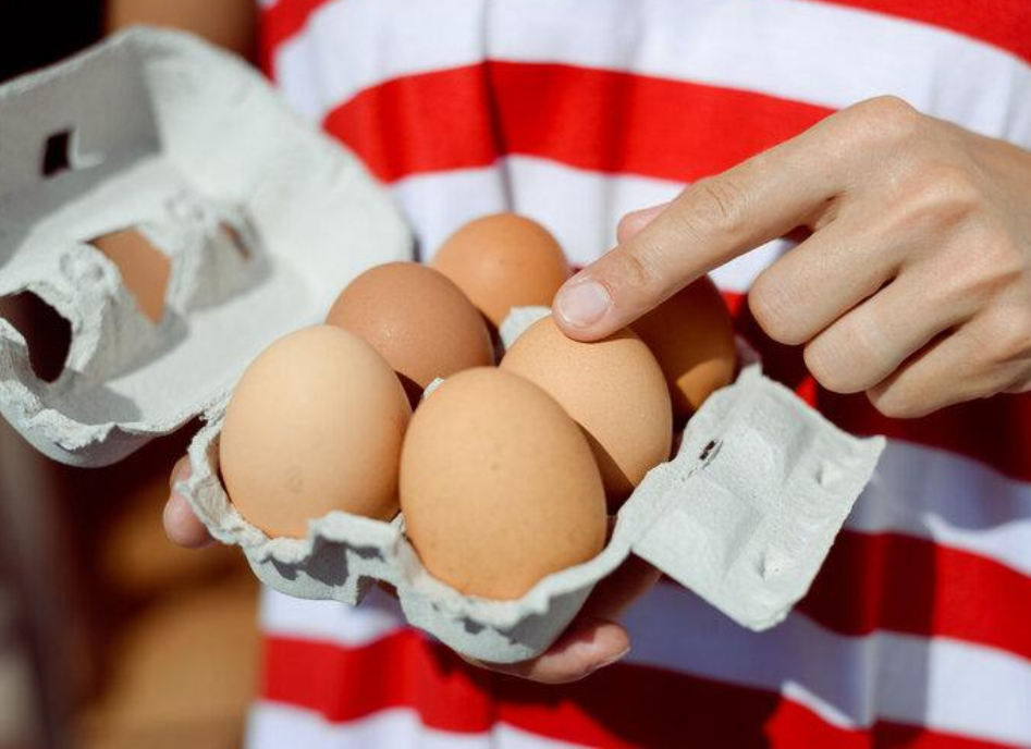人造鸡蛋泛滥，成本只要1毛钱？该如何分辨？这三种鸡蛋劝你少吃